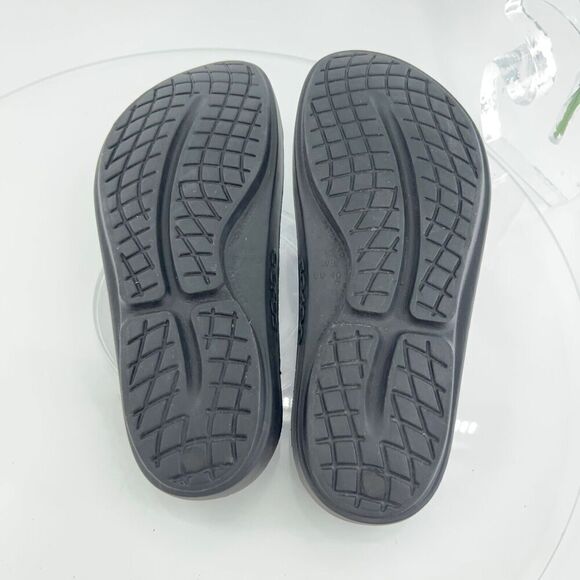 Oofos Women's OOlala Sandal Size 9 Recovery Thong Slide Calypso Black Shoe - Picture 8 of 11
